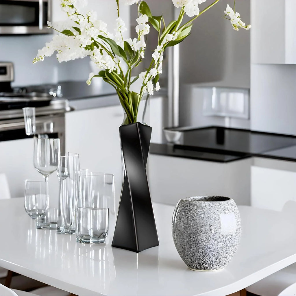 Black Ceramic Vase G592312