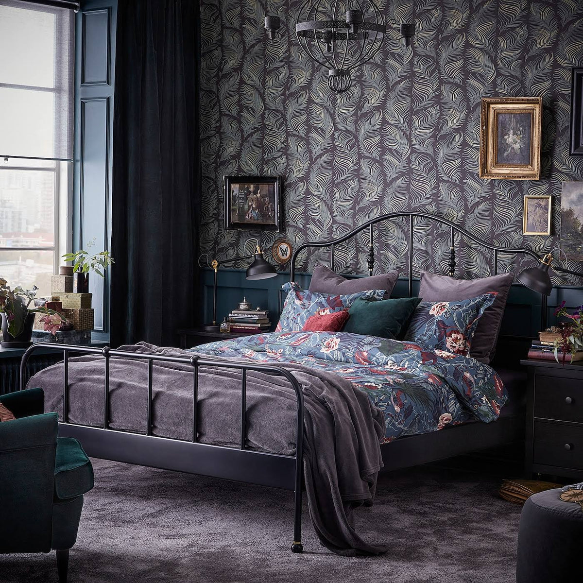 Black King Bed Frame F637047