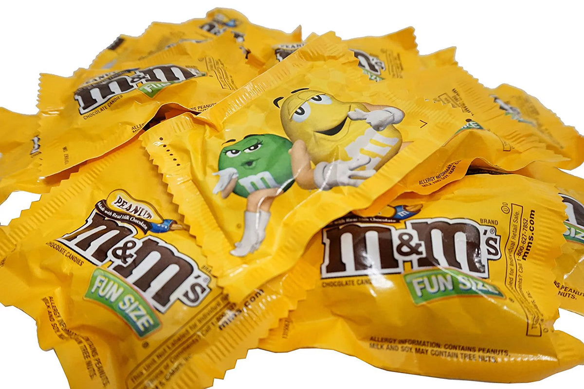 M&M's Peanut Chocolate Candy Fun Size Snacks, 5 LBs Bundle L105623
