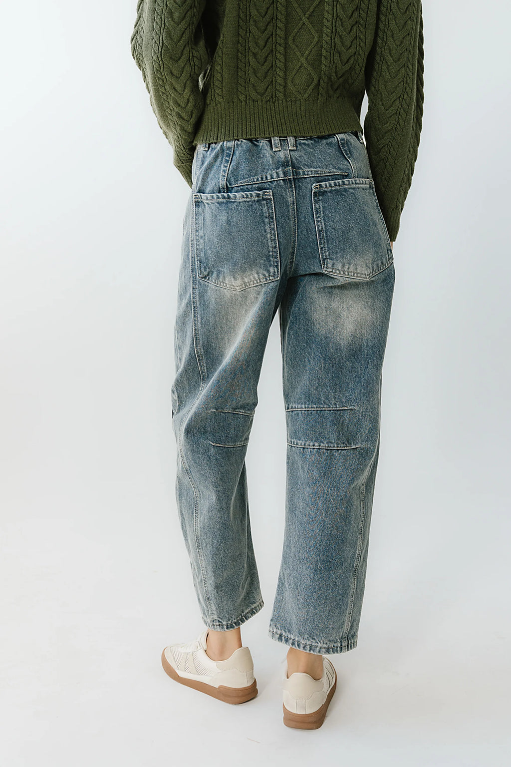 Embroidered Barrel Jeans in Medium Wash D9404