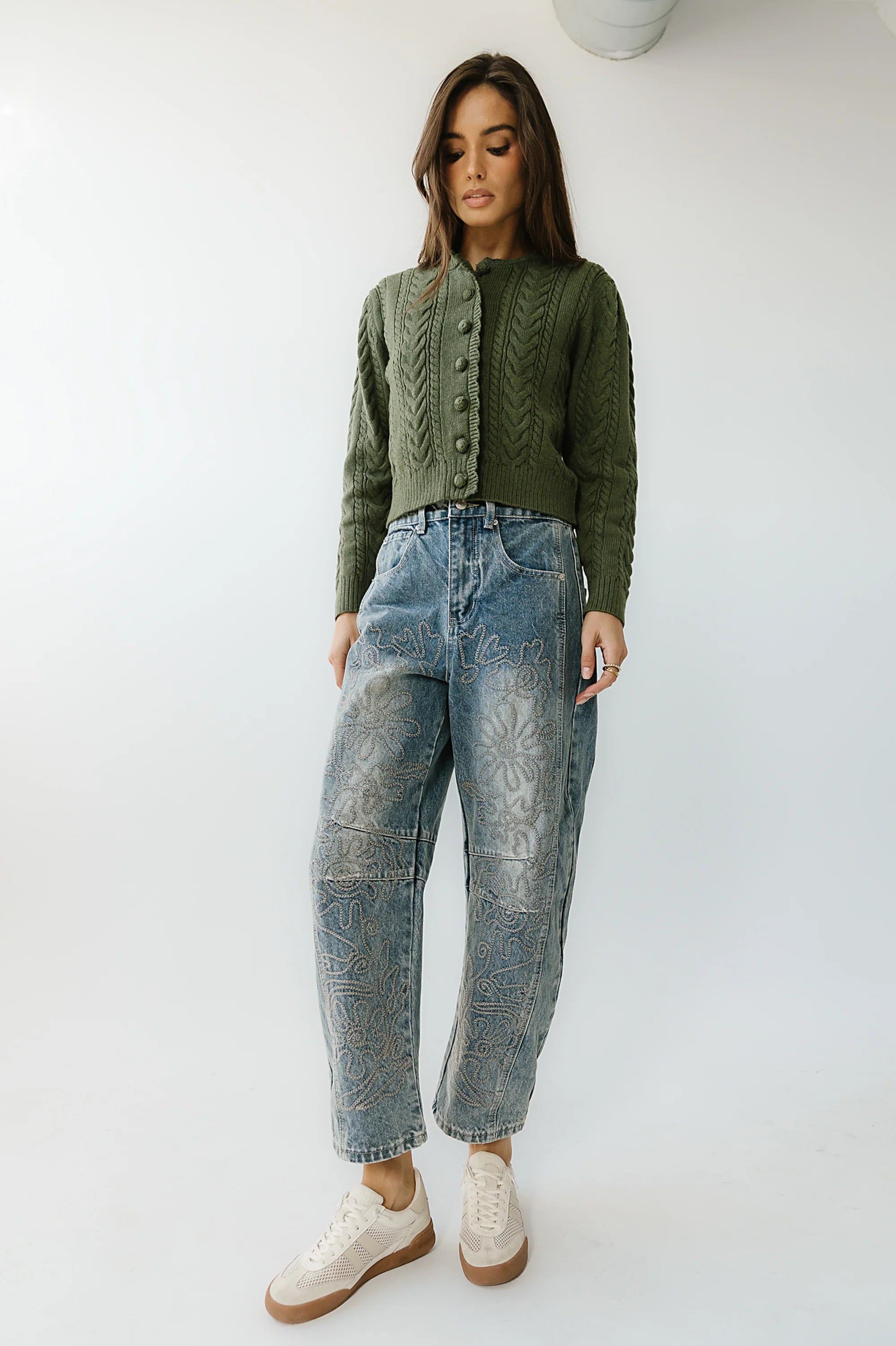 Embroidered Barrel Jeans in Medium Wash D9404