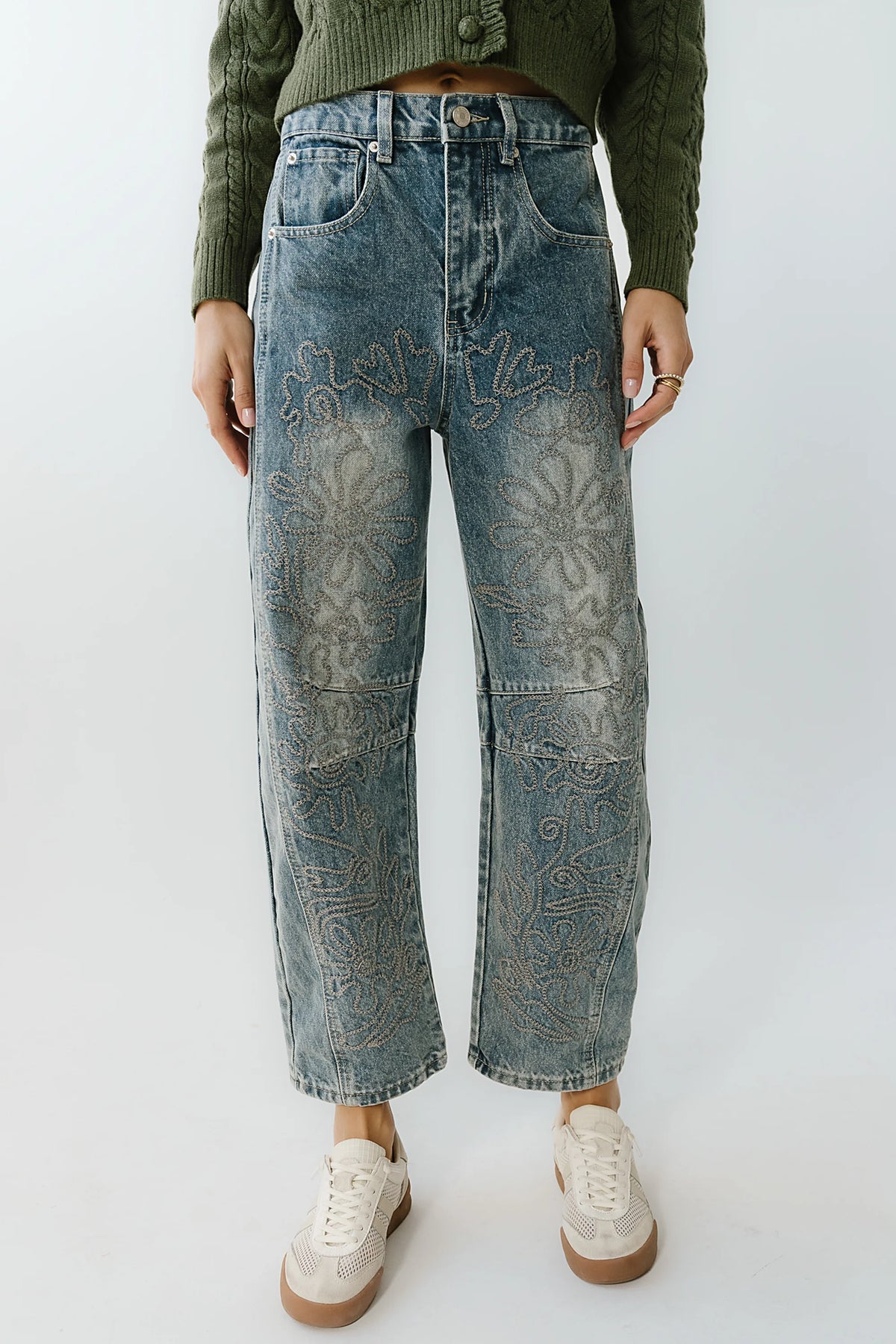 Embroidered Barrel Jeans in Medium Wash D9404